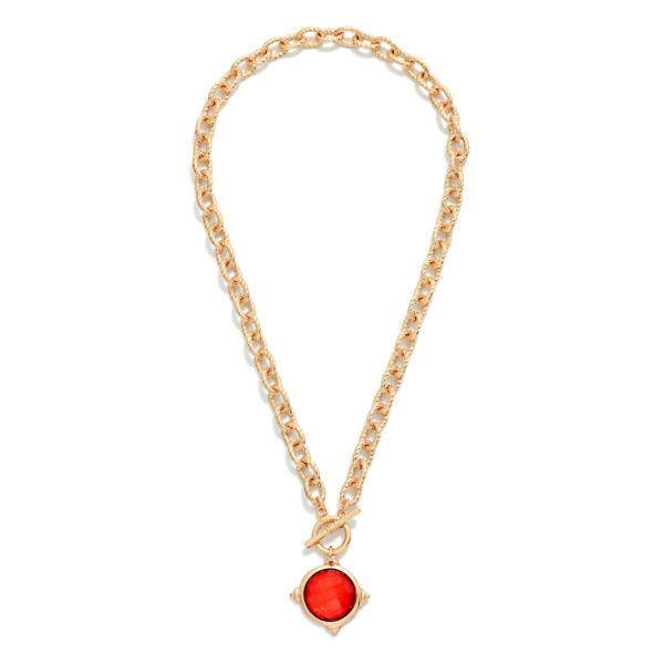 Twisted Chain Link Necklace Featuring Faceted Acetate Circle With Metal Tone Border & Toggle Clasp Pendant 

- Approximately 16" L