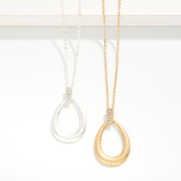 Chain Link Necklace Featuring Textured Metal Teardrop Pendant With Rhinestone Details 

- Approximately 18" L
- Extender 3" L
