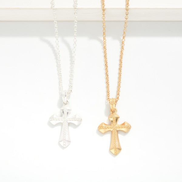 Chain Link Necklace Featuring Baroque Metal Tone Cross Pendant 

- Approximately 14" L
- Extender 3" L