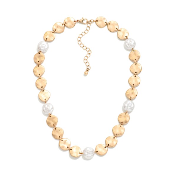 Linked Hammered Metal Disk & Flat Pearl Necklace 

- Approximately 14" L
- Extender 3" L