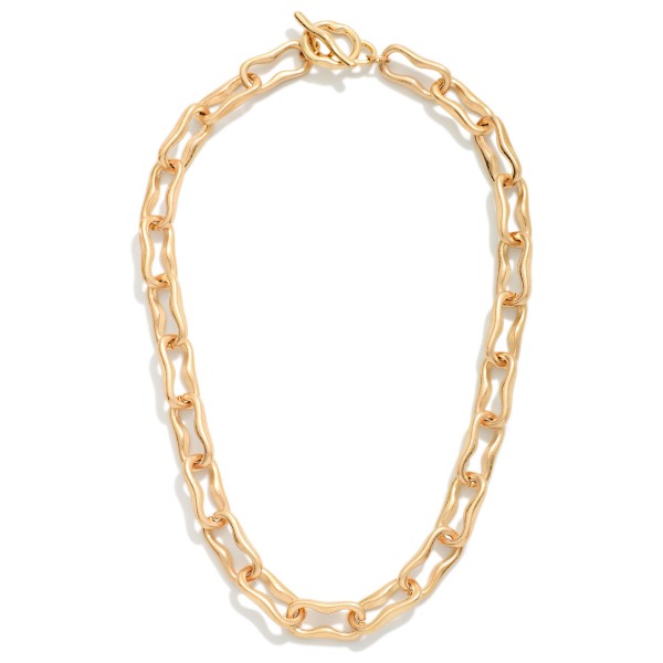 Textured Paperclip Chain Necklace with elongated links in a softly worn metal finish and a front toggle closure. The toggle becomes part of the design, giving this chain a polished, intentional look. Bold enough to wear alone and easy to layer with pendants and dainty chains. A trend right staple that turns quickly in boutiques and pairs with casual and dressy outfits alike.