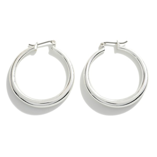 Brass Hollow Hoop With Taper Detail 

- Approximately 1.25" L
- Premium Genuine Brass Hollow Hoop
- Hypoallergenic 
