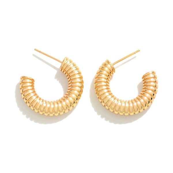 Wholesale k Gold Dipped Ribbed Huggie Hoop Earrings Brass Base Hypoallergenic D