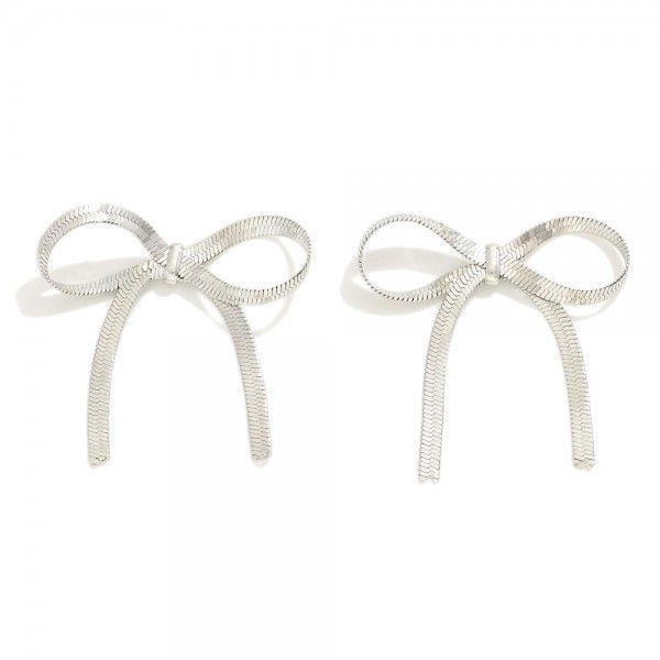 Metal Tone Herringbone Chain Bow Earrings 

- Approximately 1.5" L