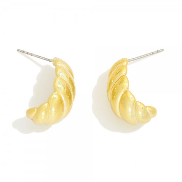 Wholesale metallic Scalloped Post Drop Earrings L