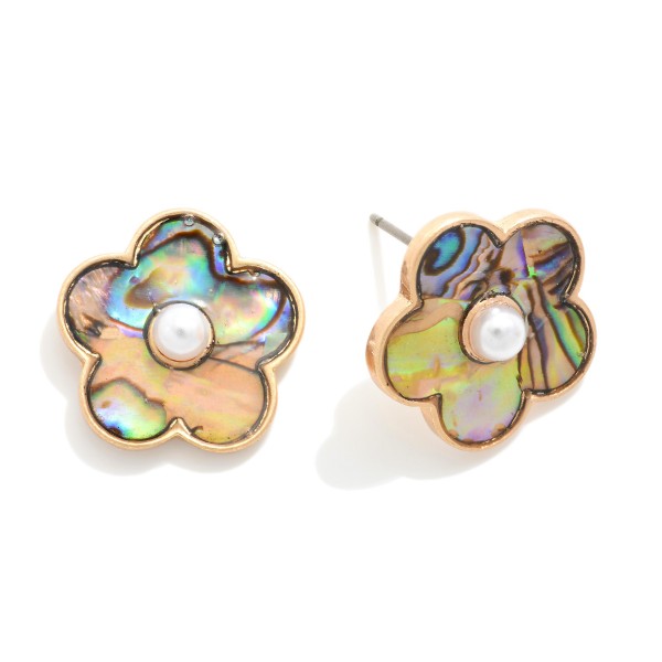 Wholesale pearlescent Flower Stud Earrings Pearl Accent L Hypoallergenic Brass B