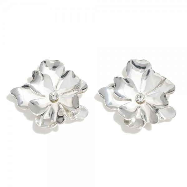 Metal Tone Flower Stud Earrings

- Approximately 1" L