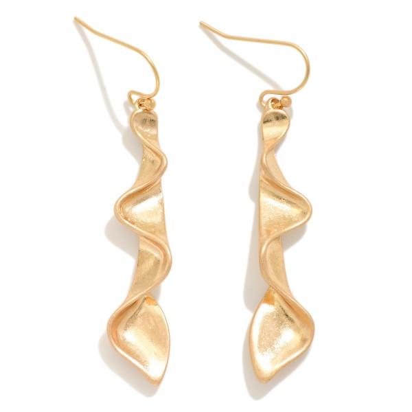 Wholesale wavy Metal Drop Earrings L