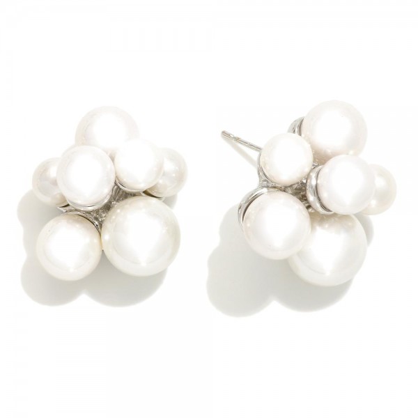 Do Everything In Love Pearl Cluster Stud Earrings

- Brass Base
- Hypoallergenic
- White / 14K Gold Dipped
- Made In Korea
- Approximately 1"L