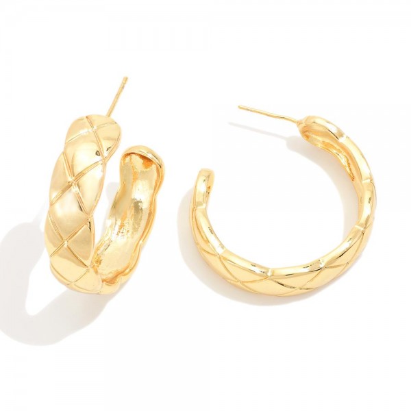 Do Everything In Love Quilted Metal Hoop Earrings 

- Brass Base
- Hypoallergenic
- White / 14K Gold Dipped
- Made In Korea
- Approximately 1.25" D