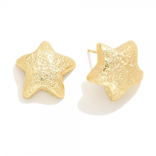 Do Everything In Love Textured Metal Star Earrings

- Brass Base
- Hypoallergenic
- White / 14K Gold Dipped
- Made In Korea
- Approximately .75" L