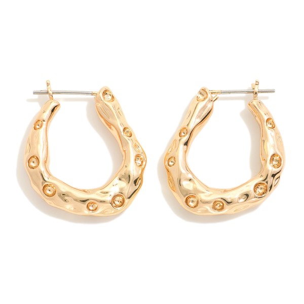 Free-Form Dimpled Metal Tone Brass Hoop Earrings

- Brass Base
- Approximately 1" D