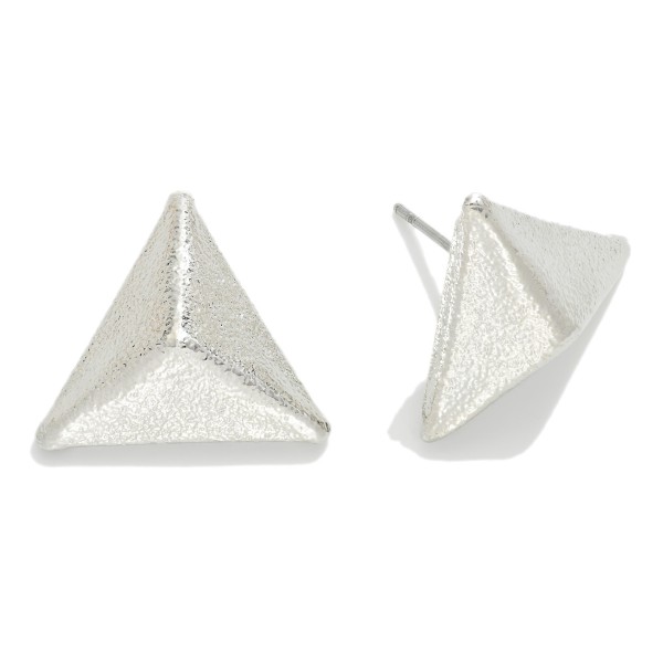 Wholesale textured Metal Pyramid Oversized Stud Earrings W