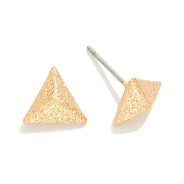 Wholesale textured Metal Pyramid Stud Earrings W