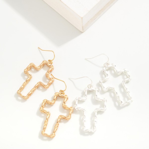 Metal Chain Link Cross Drop Earrings
- Approximately 2" L