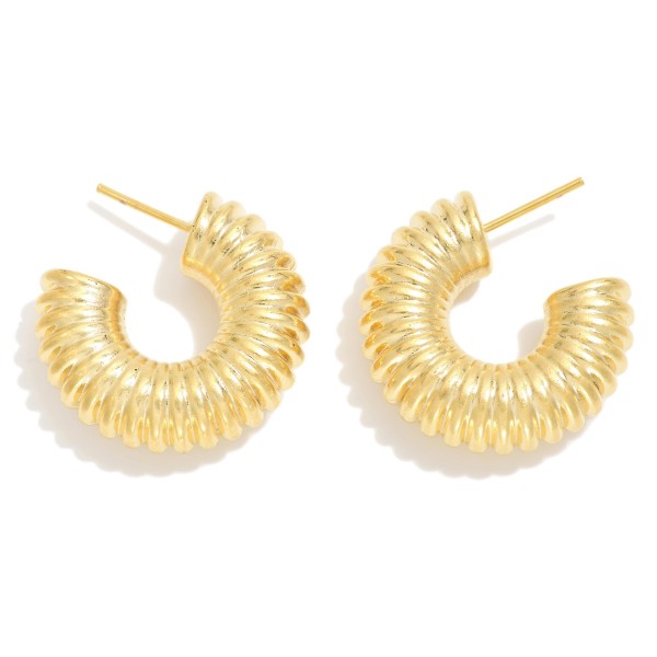 Ribbed Metal Hoop Earrings

- Approximately .5" L
- 18k Gold Filled
- Hypoallergenic
- Made In Brazil