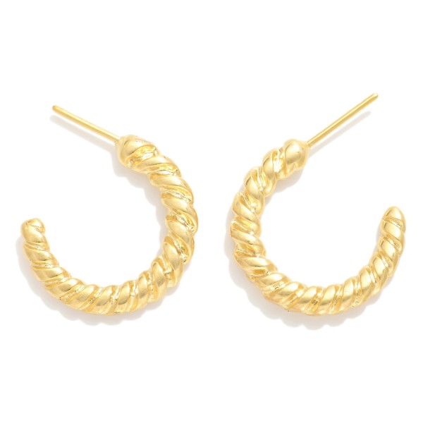 Twisted Metal Hoop Earrings

- Approximately .75" L
- 18k Gold Filled
- Hypoallergenic
- Made In Brazil