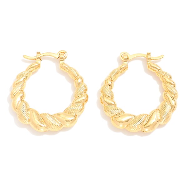 Scalloped Metal Tone Tapered Hoop Earrings 

- Approximately .75" D
- 18k Gold Filled
- Hypoallergenic
- Made In Brazil