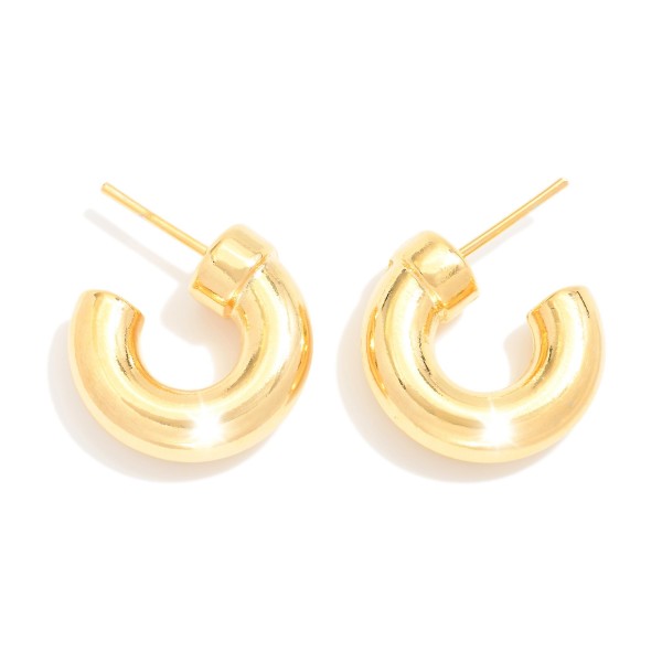 Chunky Metal Tone Hoop Earrings 

- Approximately .5" D
- 18k Gold Filled
- Hypoallergenic
- Made In Brazil