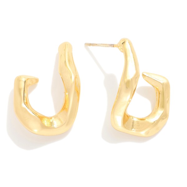 Hammered Metal Tone Drop Earring

- Approximately 1." L 
- 18K Gold Dipped 
- Sterling Silver Post 