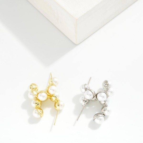 Pearl Studded Hoop Earrings 

- Gold Dipped 
- Approximately .5" D