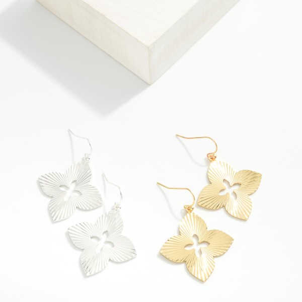 Ribbed Metal Tone Clover Drop Earrings 

- Approximately 1.25" L