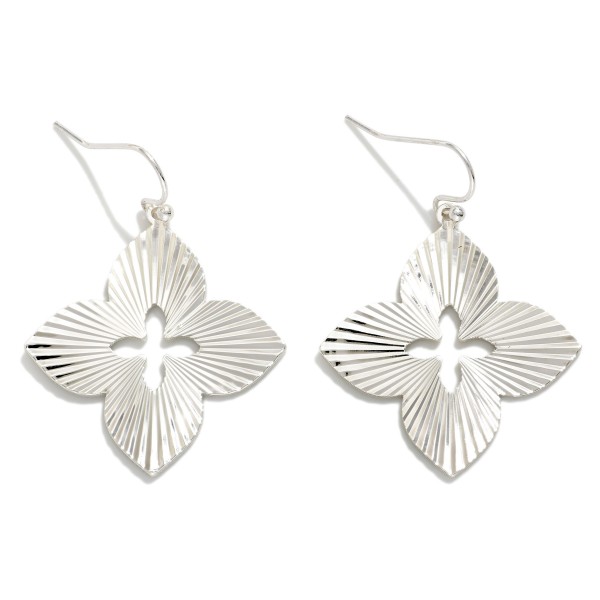 Ribbed Metal Tone Clover Drop Earrings 

- Approximately 1.25" L