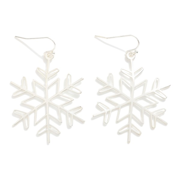 Simple Metal Tone Star Drop Earring

- Approximately 2" L

