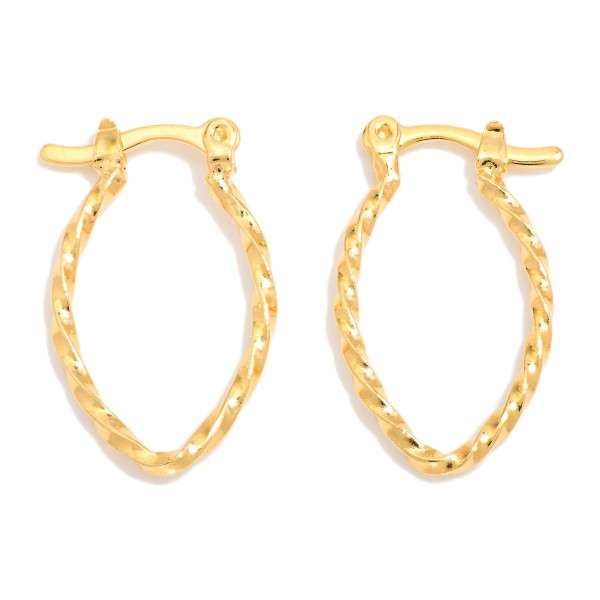 Gold Tone Twisted Oval Drop Earring 

- Approximately 1" L
- 18k Gold Filled
- Hypoallergenic
- Made In Brazil

