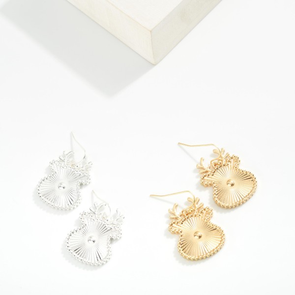 Metal Tone Reindeer Shaped Drop Earring Featuring Textured Ridged Pattern With Beaded Border 

- Approximately 1.5" L 