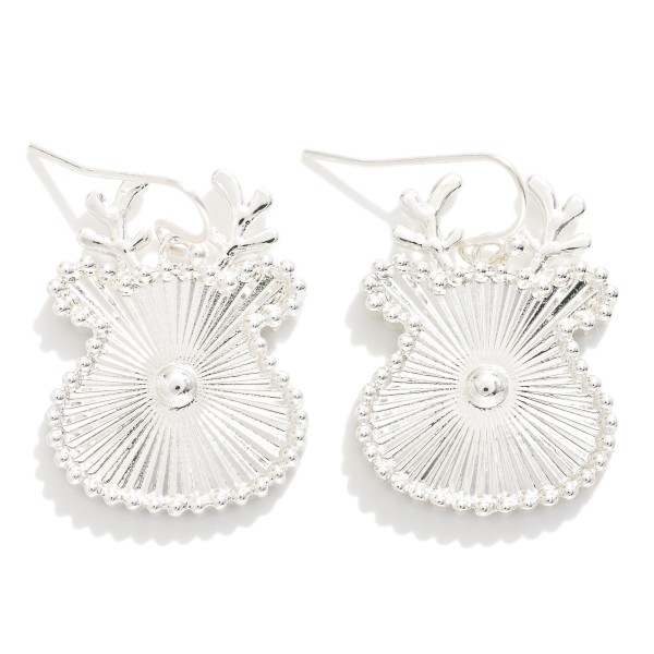 Metal Tone Reindeer Shaped Drop Earring Featuring Textured Ridged Pattern With Beaded Border 

- Approximately 1.5" L 