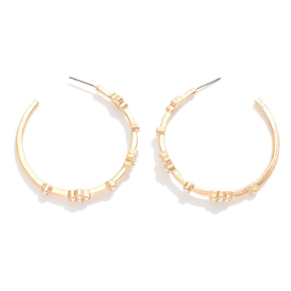 Metal Tone Hoop Earrings Featuring Pearl Cluster Detail 

- Approximately 1.75" D