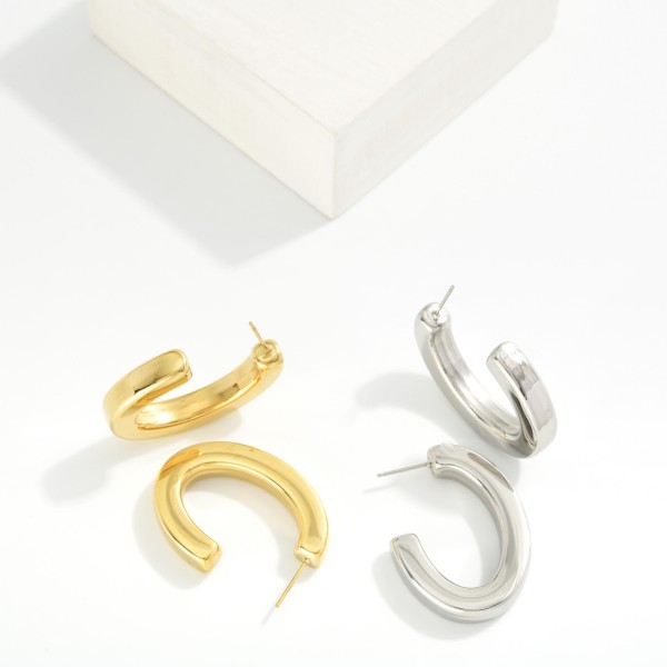 Chunky Metal Tone Oval Hoop Earrings 

- Stainless Steel
- Water Resistant
- Approximately 1.5" L