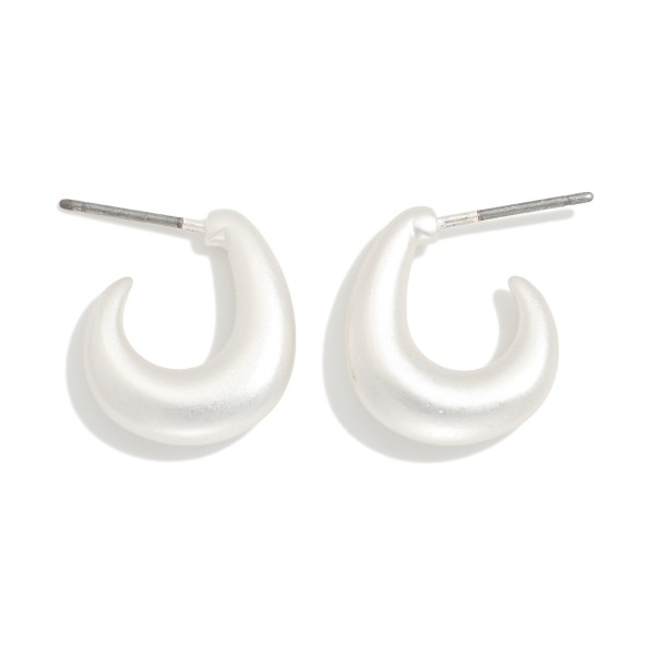 Metal Tone Tapered Teardrop Hoop Earrings 

- Approximately .5" D