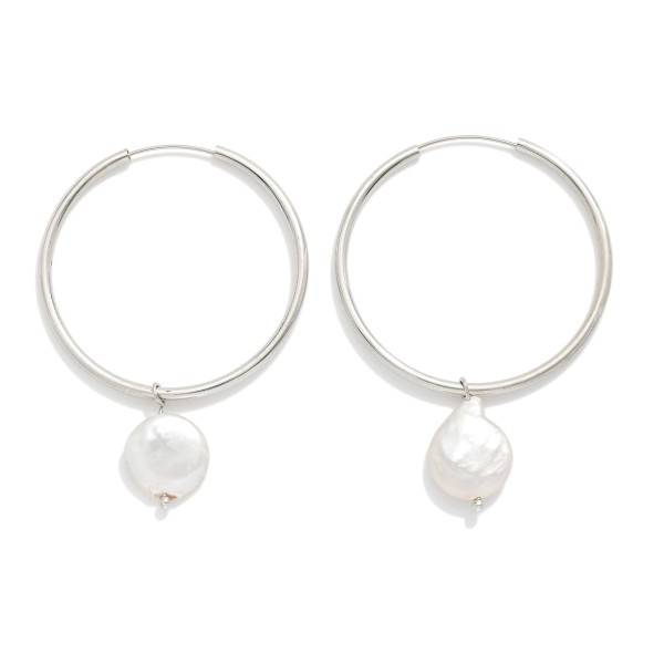 Metal Tone Tube Hoop Earrings Featuring Flat Pearl Detail 

- Approximately 1.5" D