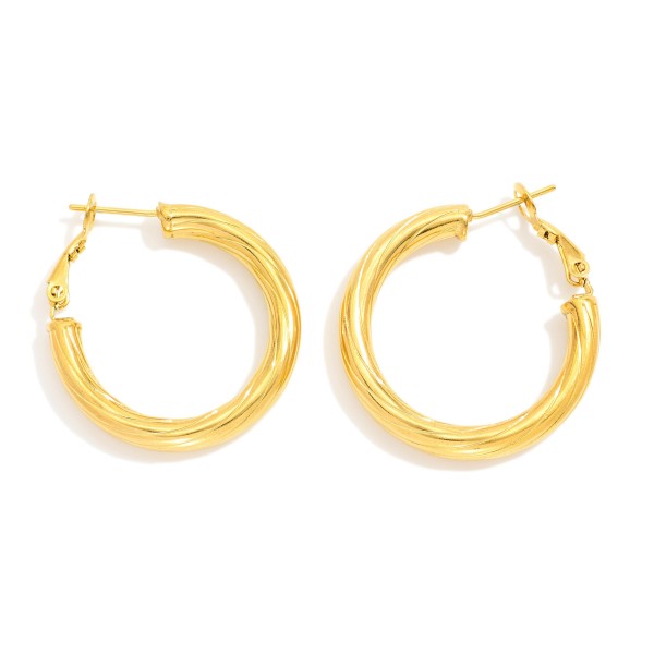 Twisted Metal Hoop Earrings

- Stainless Steel
- Water Resistant
- Approximately 1" D