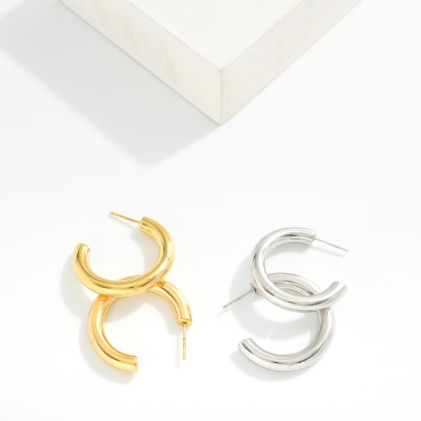 Metal Tone Hoop Earrings

- Stainless Steel
- Water Resistant
- Approximately .75" D