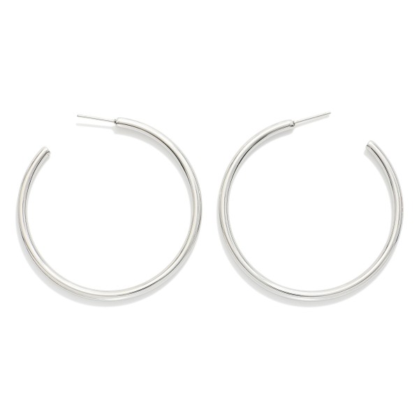 Large Metal Tone Hoop Earrings

- Stainless Steel
- Water Resistant
- Approximately 2" D
