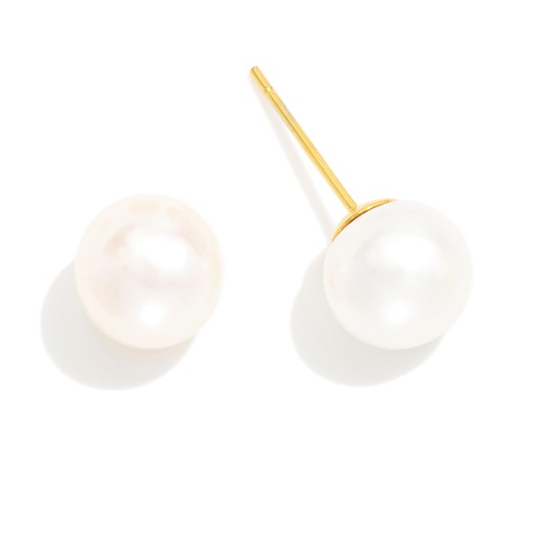 Pearl Stud Earrings With Gold Post 

- Stainless Steel
- Water Resistant
- Approximately .25" L
