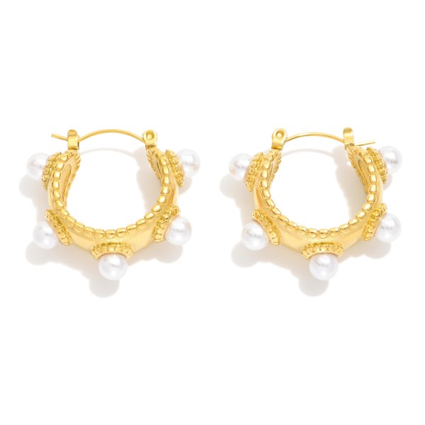 Textured Metal Tone Hoop Earrings Featuring Studded Pearl Details 

- Stainless Steel
- Water Resistant
- Approximately .75" D