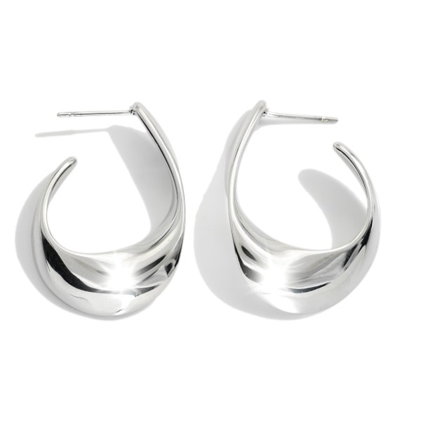 Flat Metal Tone Tapered Hoop Earrings

- Stainless Steel
- Water Resistant
- Approximately .75" D