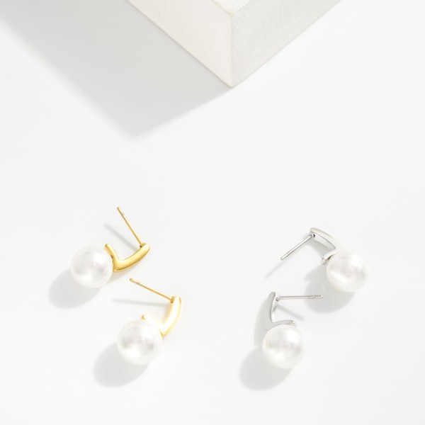 Metal Tone Bar & Pearl Post Drop Earrings 

- Stainless Steel 
- Approximately .75" L
