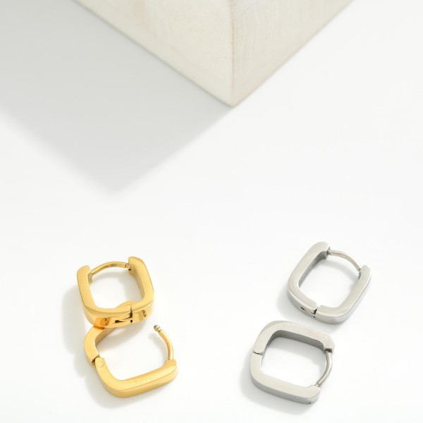 Metal Tone Square Huggie Hoop Earrings

- Stainless Steel
- Water Resistant
- Approximately .25" D