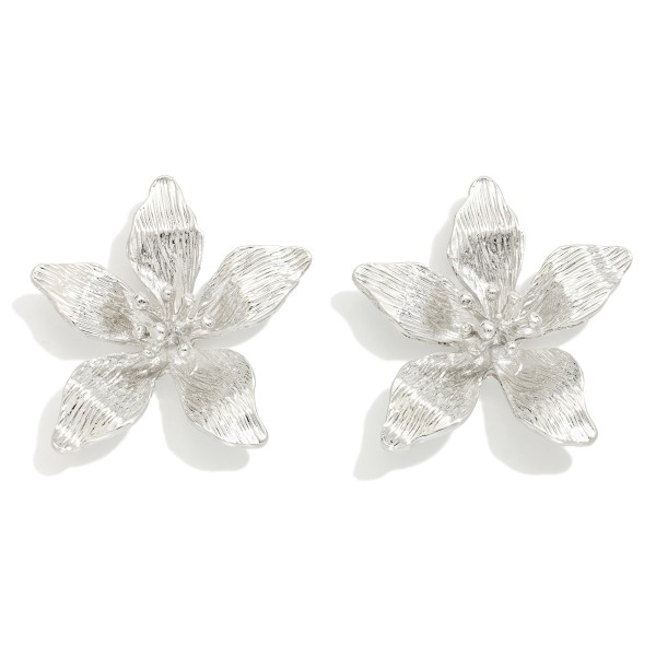 Metal Tone Flower Post Drop Earring 

- Approximately 1.5" D