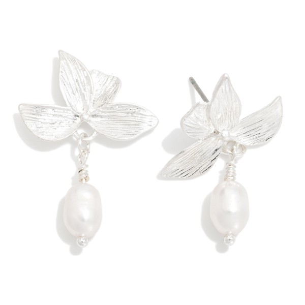 Metal Tone Leaves & Pearl Post Drop Earrings 

- Approximately 1.25" L