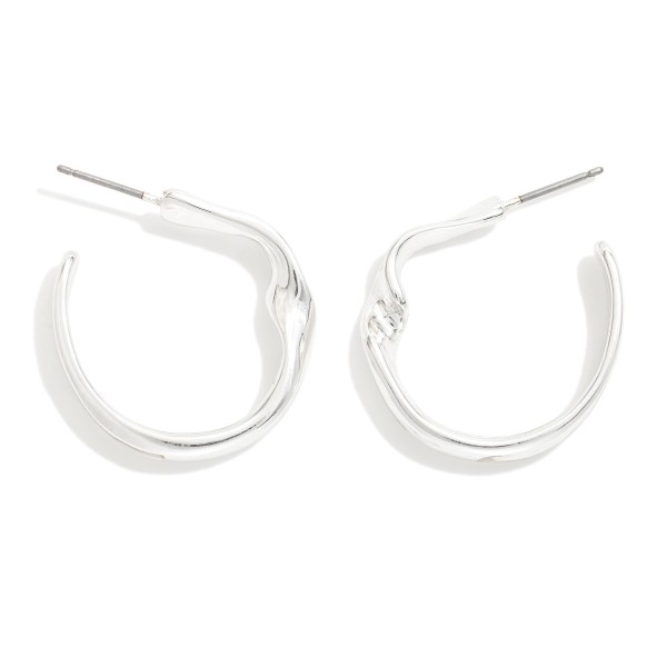 Metal Tone Hoop Earrings Featuring Twisted Metal Detail 

- Approximately 1" D