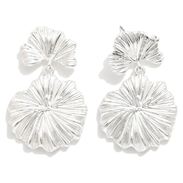 Linked Metal Tone Flower Drop Earring 

- Approximately 1.75" L 