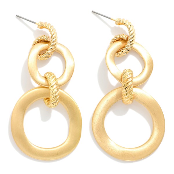 Chain Link Metal Tone Circle Drop Earring Featuring Ribbed Detail 

- Approximately 2.5" L