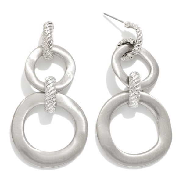 Chain Link Metal Tone Circle Drop Earring Featuring Ribbed Detail 

- Approximately 2.5" L