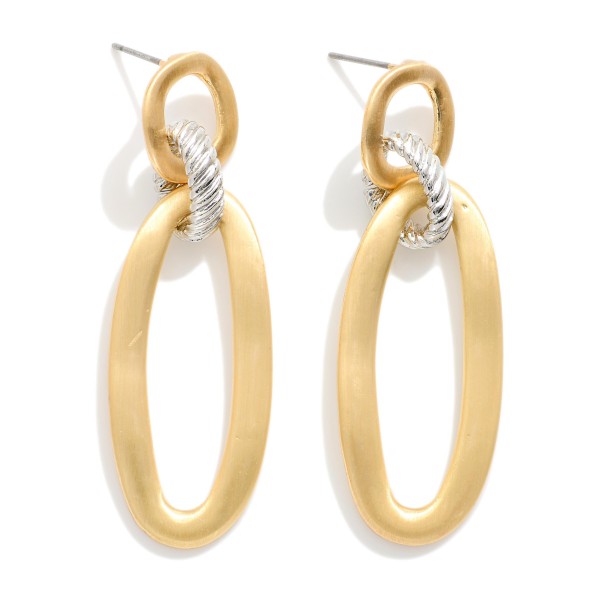 Chain Linked Metal Tone Geometric Shape Drop Earring with Ribbed Detail 

- Approximately 2" L 